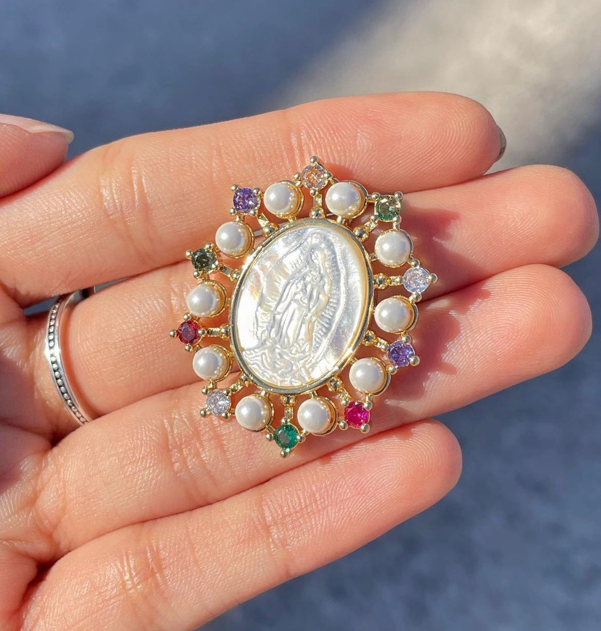 Medalla Virgen de Guadalupe Madre Perla
